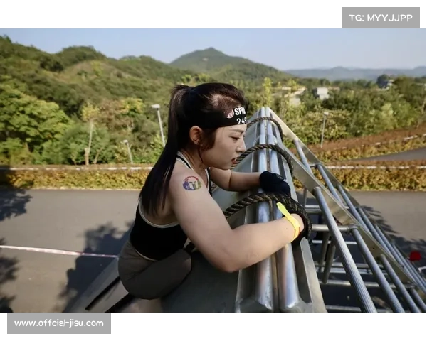 华南两轮赛攀爬赛由姚志设计,人工障碍挑战选手平衡极限 华南两轮赛攀爬赛由姚志设计,人工障碍挑战选手平衡极限